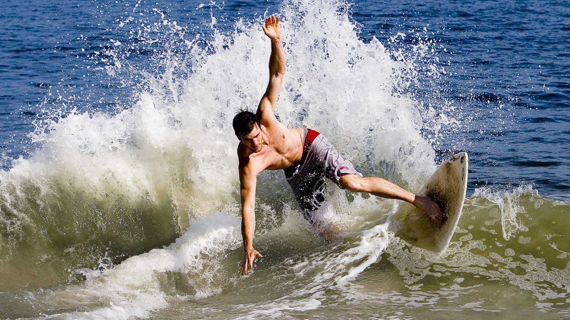 开云中国-“燃烧的激情”——车迷现场的狂热与激情，激情燃烧啥意思